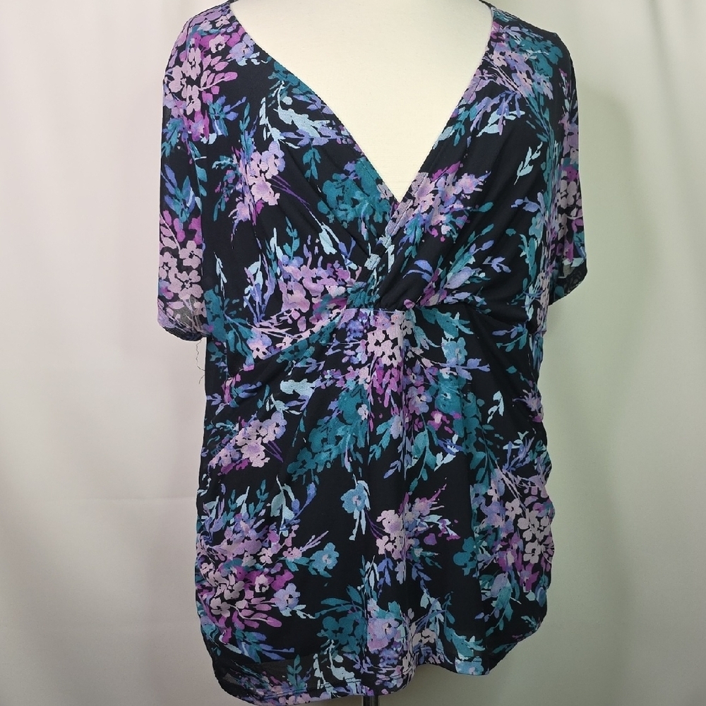 Torrid‎ Plus Size 4X 4 26 Floral Black Purple Multi V-Neck Top Spring Blouse Guc - Picture 2 of 10